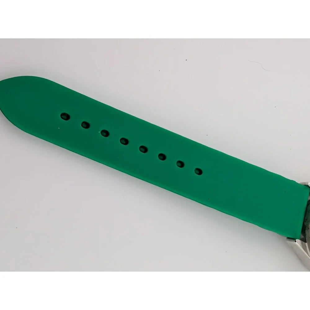 Christmas Tree Multicolor Light Up Dial Green Silicone Band- New‎ Battery
